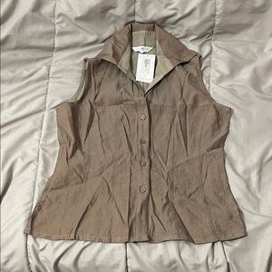 Chic Sleeveless Brown Button-Down Shirt